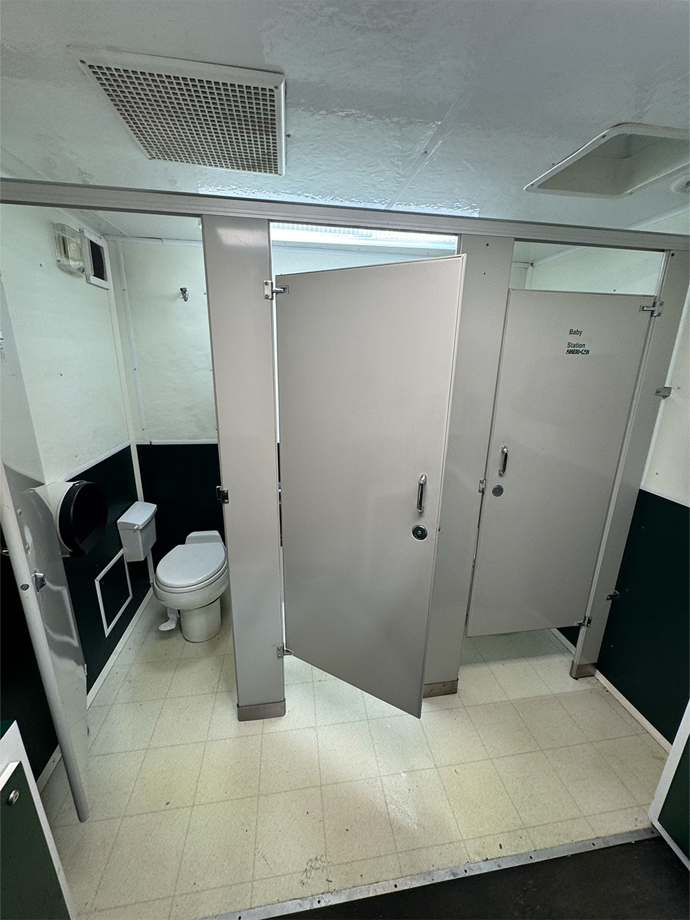 6 Stall Restroom Trailer